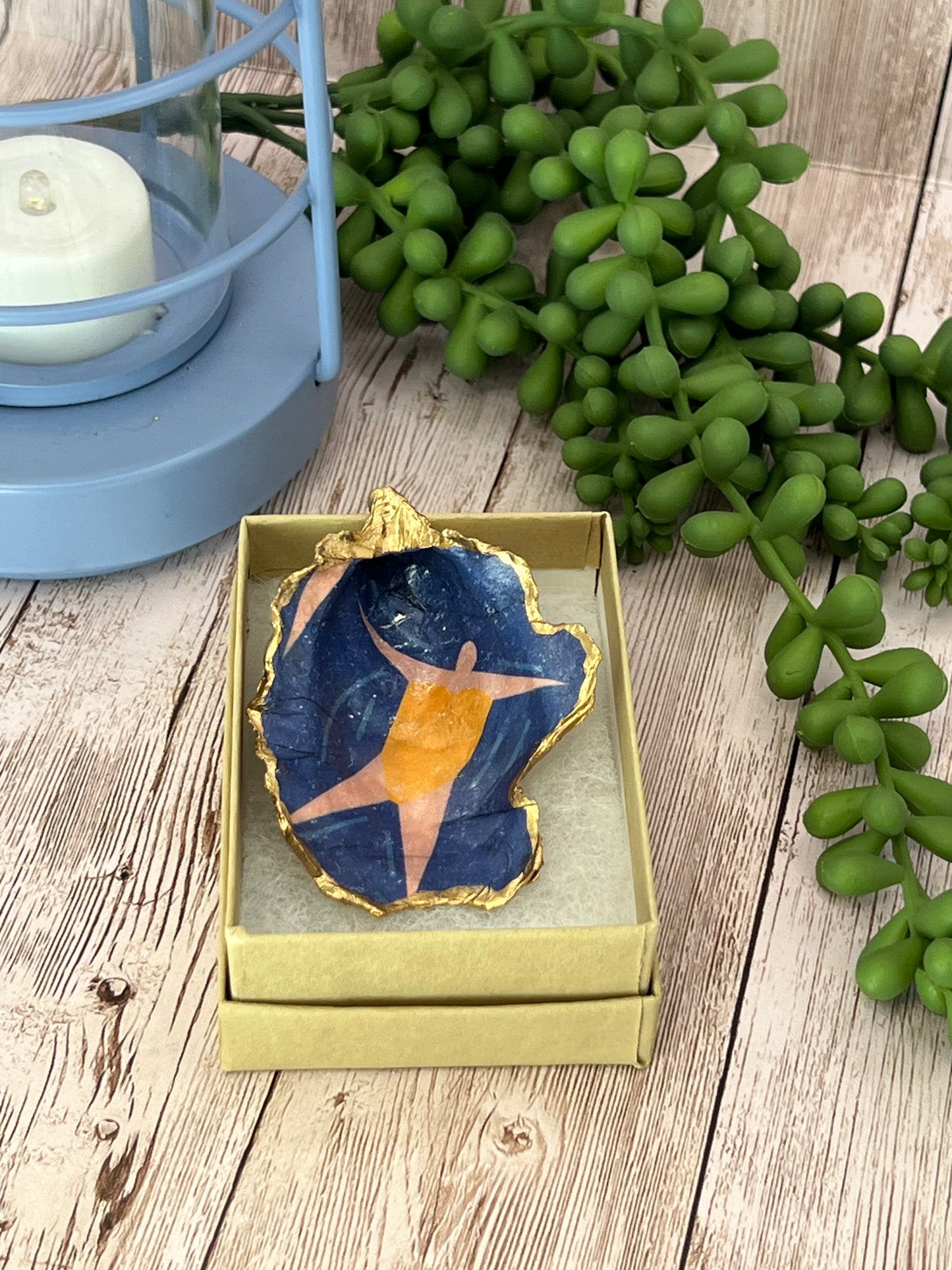 Small Oyster Shell Ring Dish with Swimmer