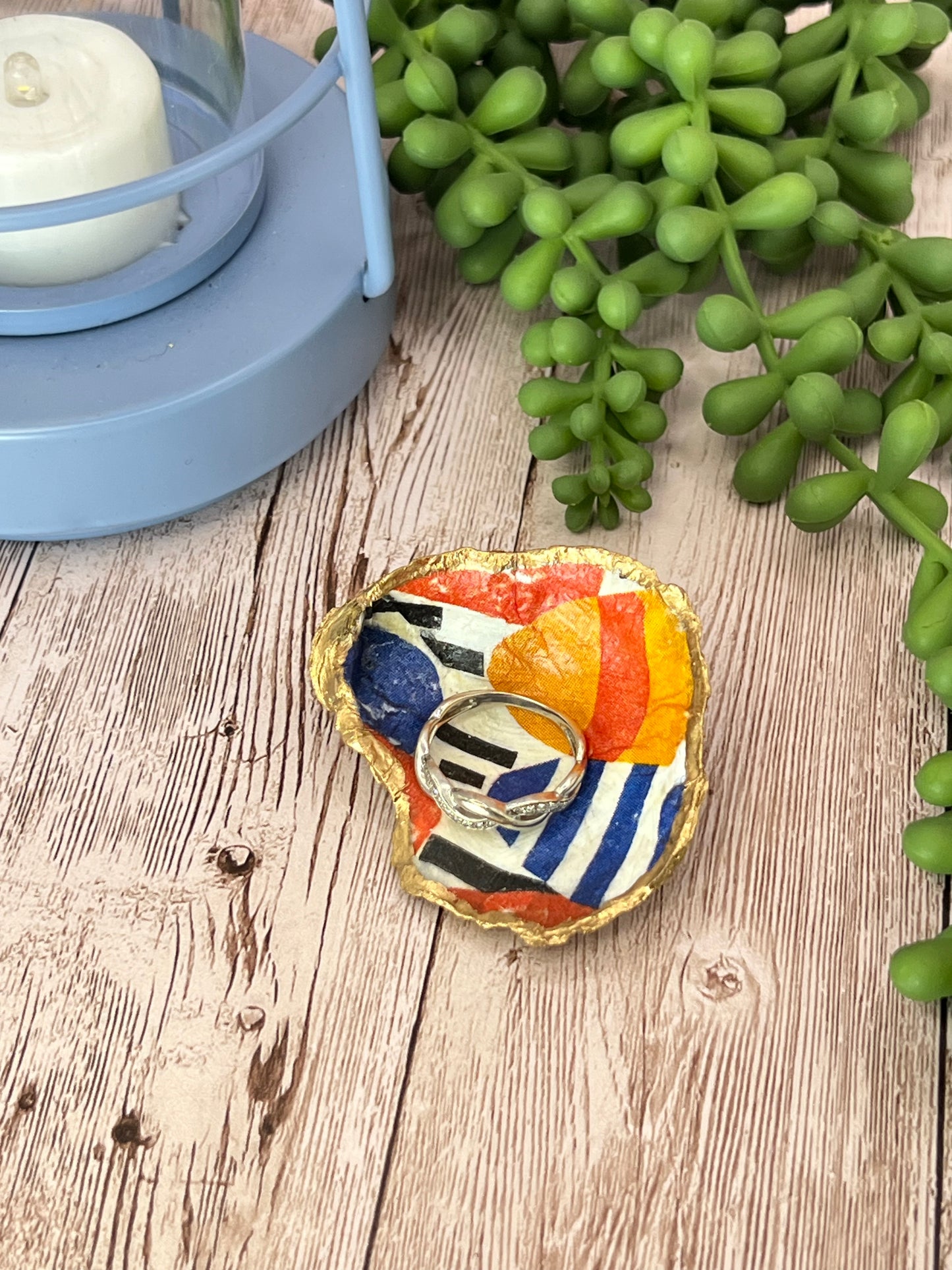 Small Oyster Shell Ring Dish with Buoys