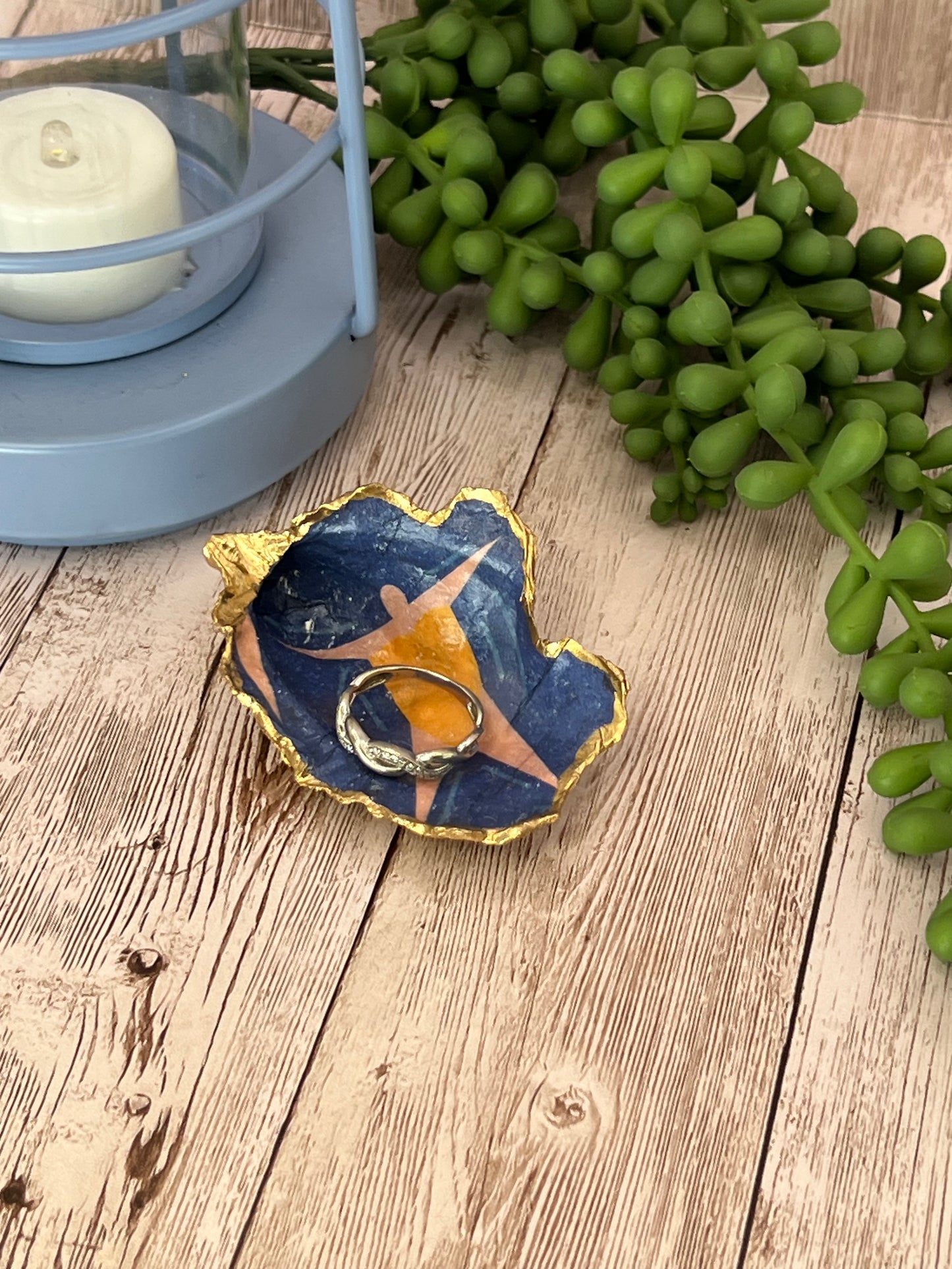 Small Oyster Shell Ring Dish with Swimmer